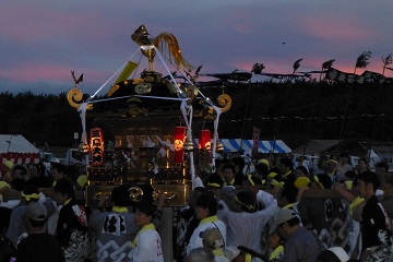 祭り会場に到着した１番神輿