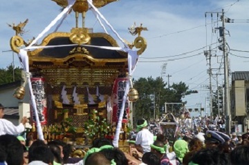 続々と帰途につく神輿