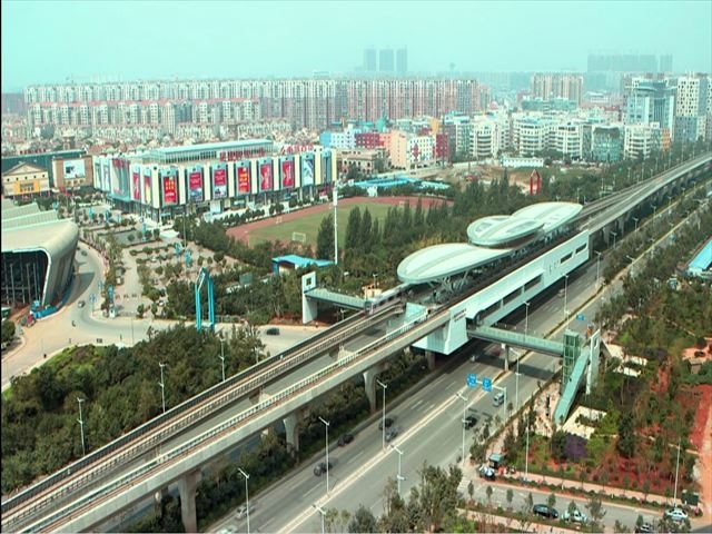 鉄道網も中国主要都市に向けてある。昨年末に昆明⇔上海の新幹線が開通した。