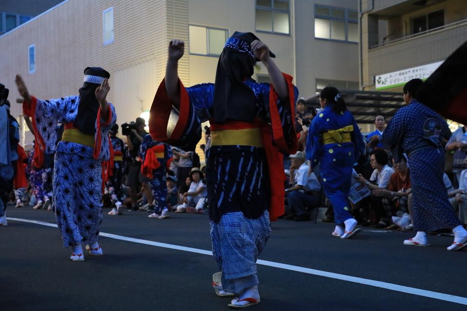 ミナパーク前では秋田の西馬音内盆踊りで始まりました。22日