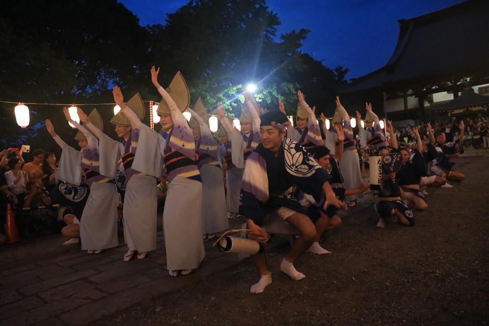 次に湘南なぎさ連の阿波おどりが軽快なリズムに乗って踊られました。